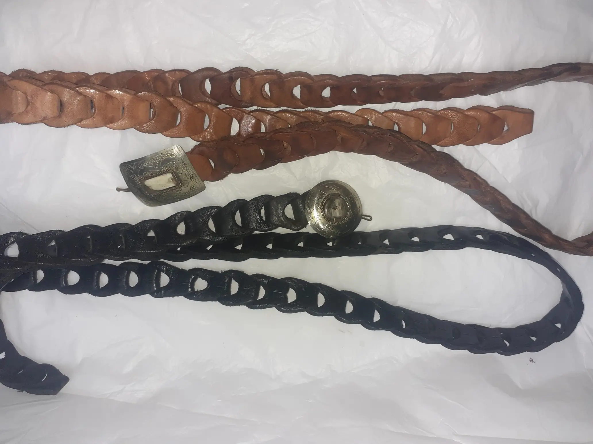 Cinturon de chapa con hondas