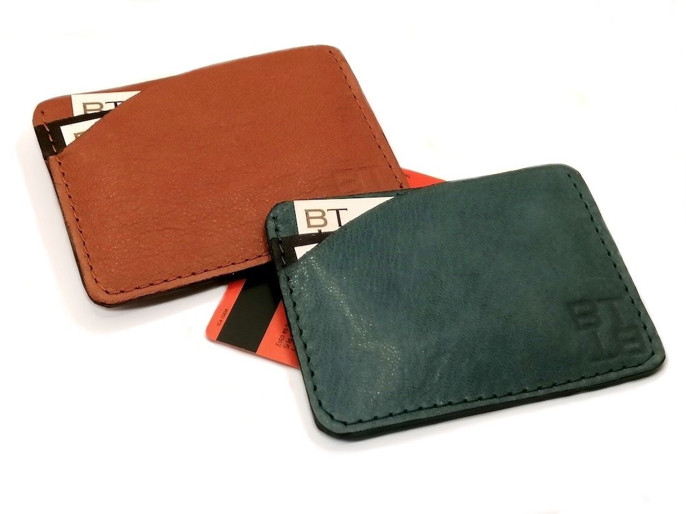 Tarjetero de 2 ranuras, con bolsillo para tickets o billetes. Porta-Tarjetas CARD NV de Napa vegetal de cordero, color Tostado. - Image 3