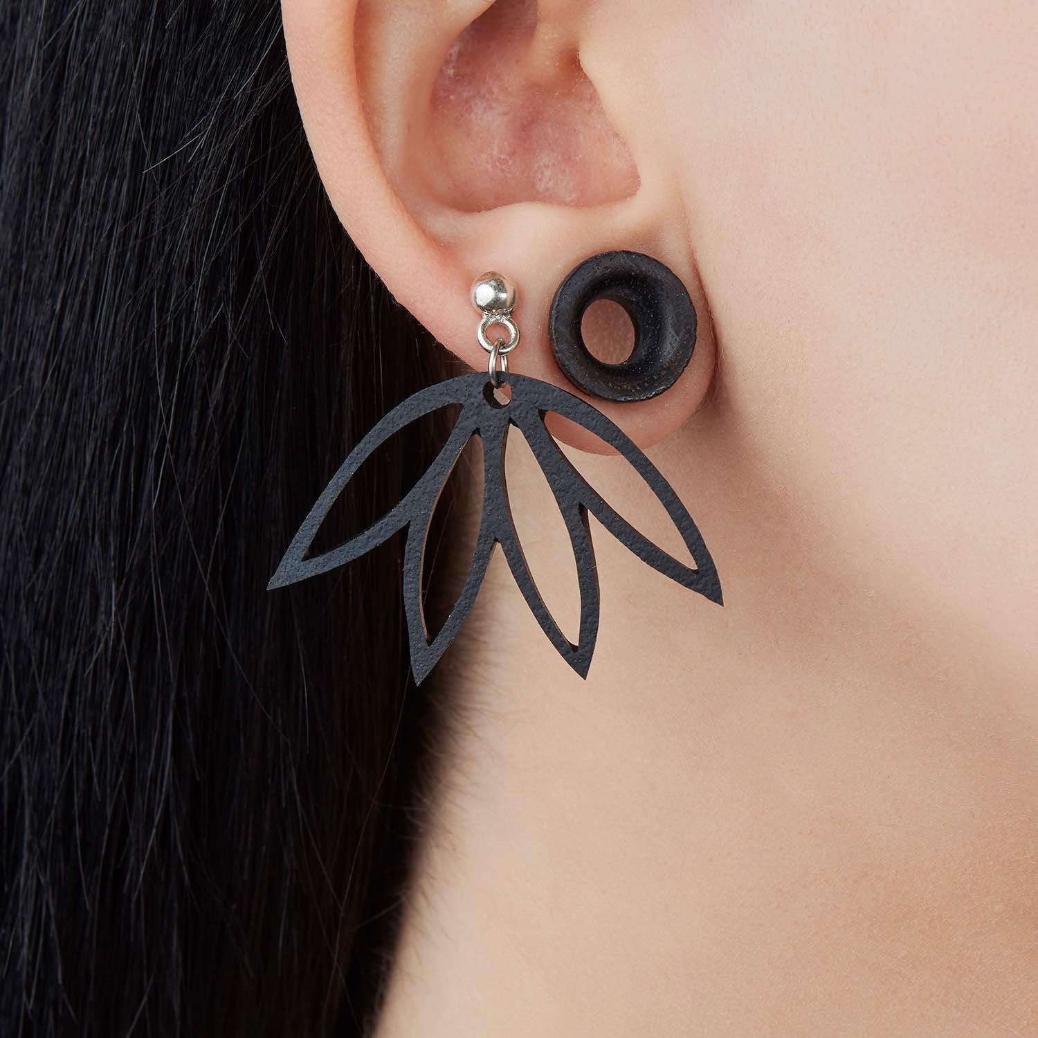 Lotus Recycle Rubber Earrings - Image 2