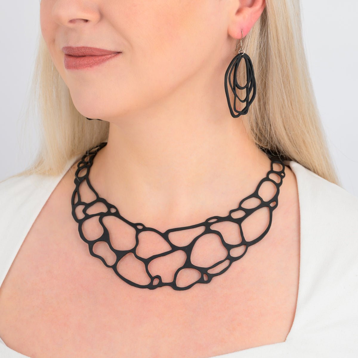 Wilma Recycled Rubber Necklace - Image 2