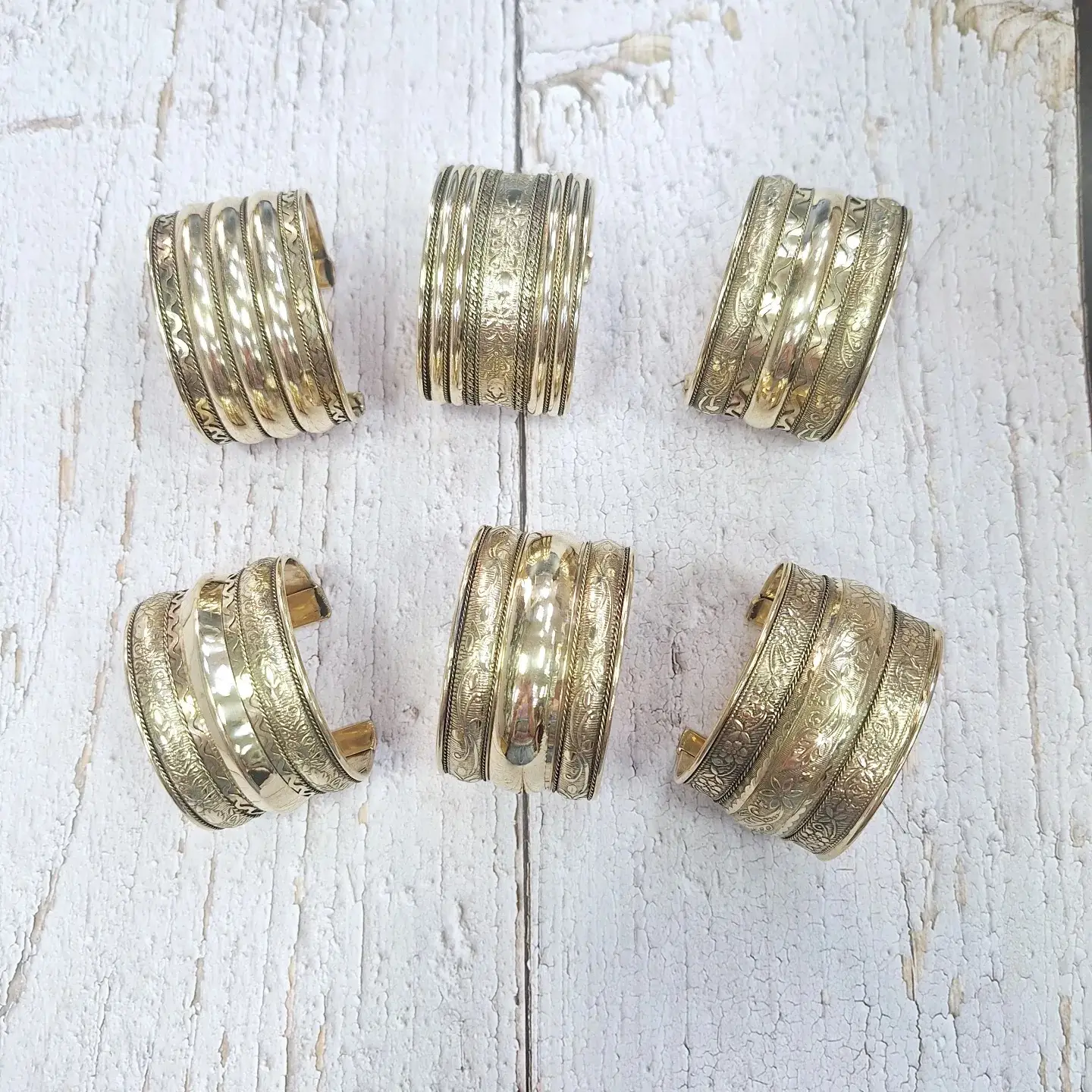 Pulseras cuff doradas - Image 2