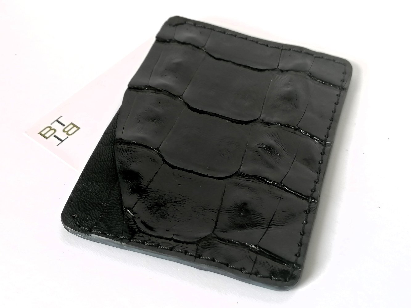Tarjetero de Cocodrilo y Napa de cordero, BLACK TAIL. Porta-tarjetas de 2 ranuras, con bolsillo intermedio. - Image 3