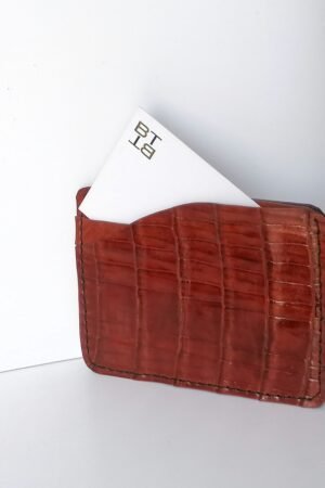 Tarjetero de Cocodrilo y Napa de cordero CARD 101, color Cuoio. Porta-tarjetas de 2 ranuras, con bolsillo intermedio.