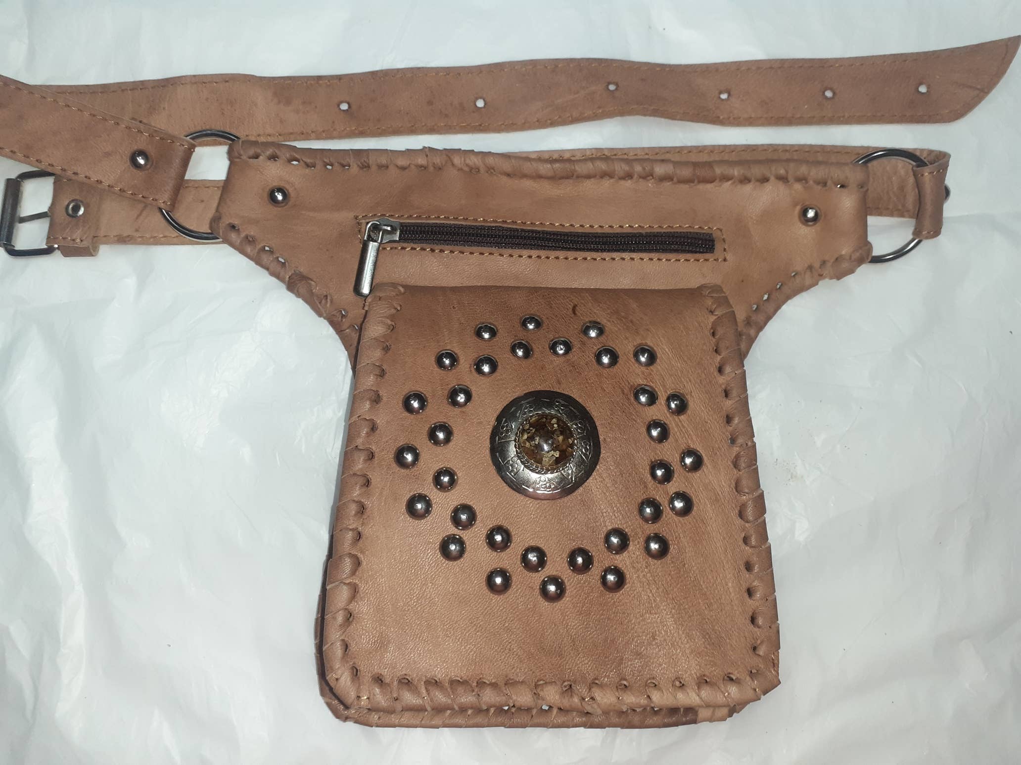 Riñonera Plana de piedra-remaches