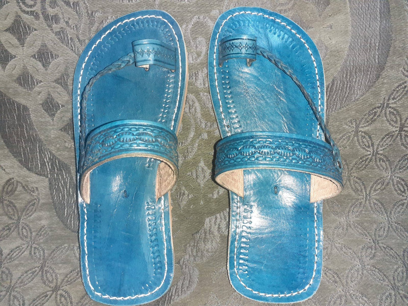 Sandalia de cuero. Color Azul