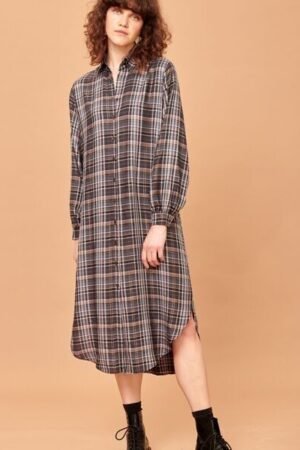 Long shirt. Paintings.