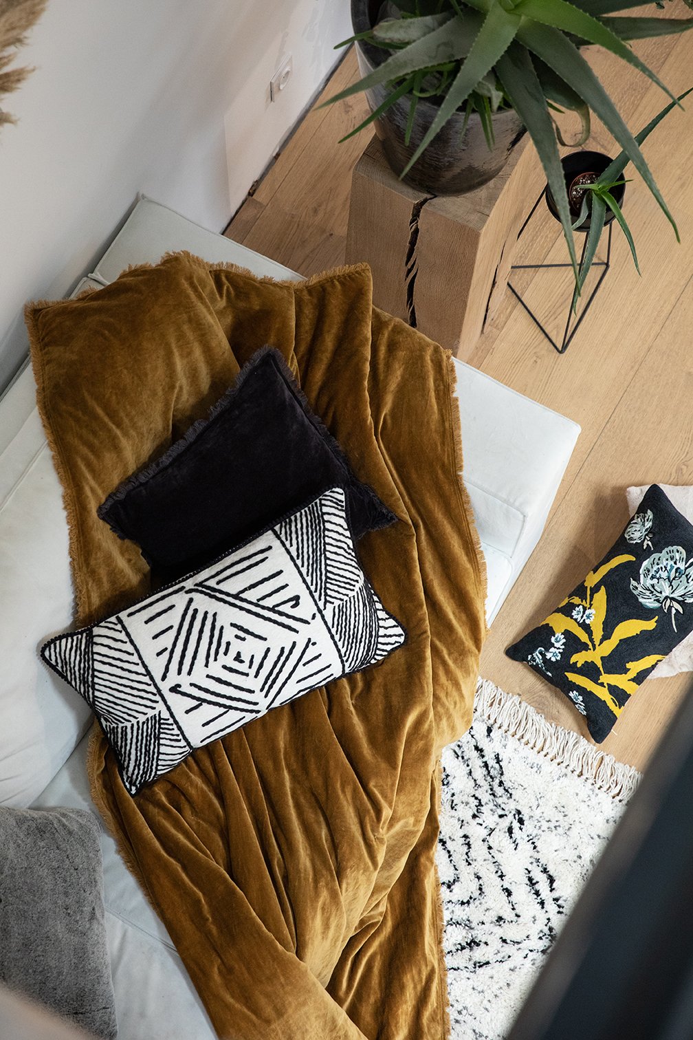 Fara Bed Throw 240 X 260 - Image 2
