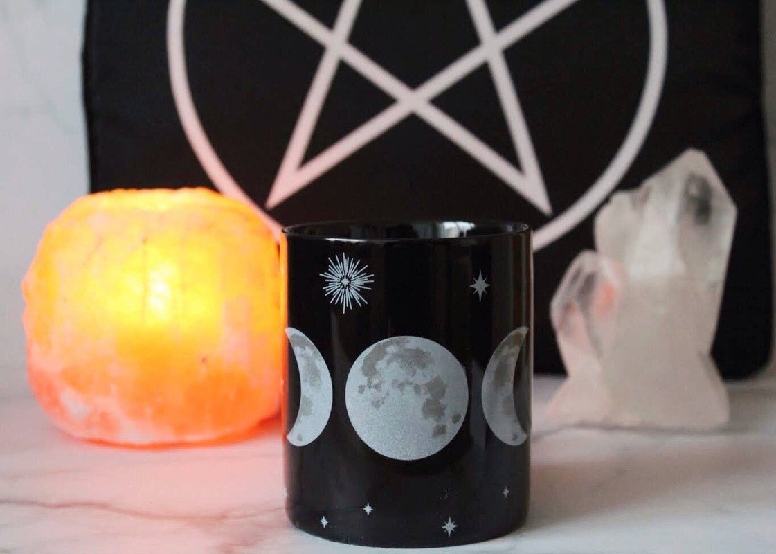 Black MagicTriple Moon Mug - Image 2