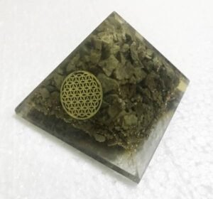 Large Orgonite Pyramid Epidot   Flower of Life