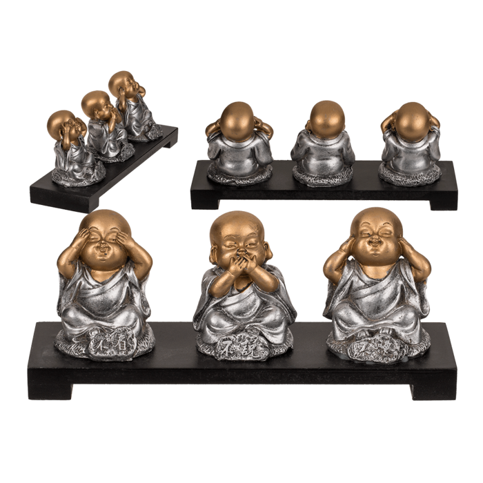 3 Polyresin decoration figurines on wooden bowl,