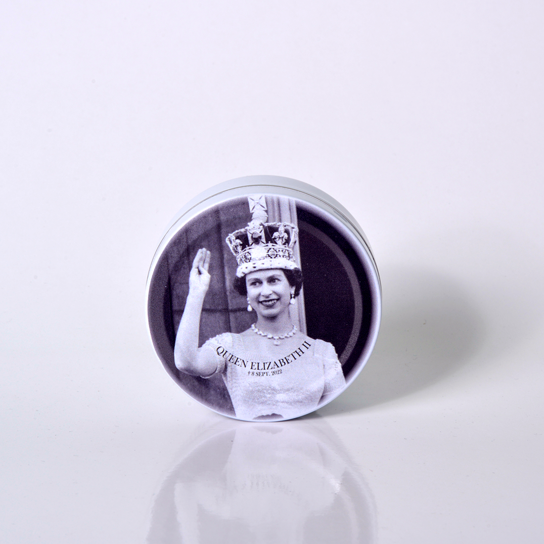 Honey Candy Tin | Queen | Greeting the Crowd - Image 3
