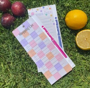 Magnetic shopping list with pen